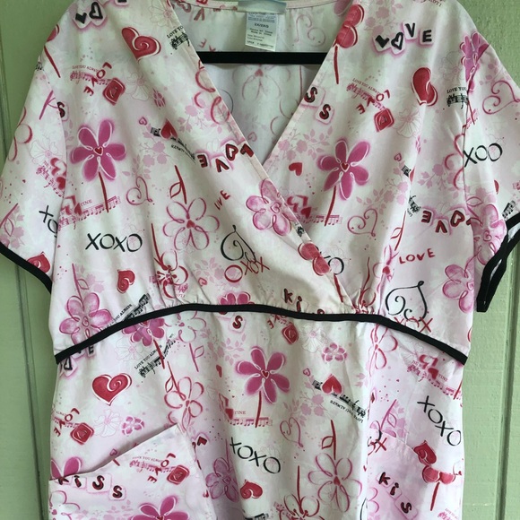 Scrub Top. - Picture 2 of 3